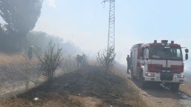 Голям пожар бушува край Кремиковци съобщават зрители на bTV Възпламенили